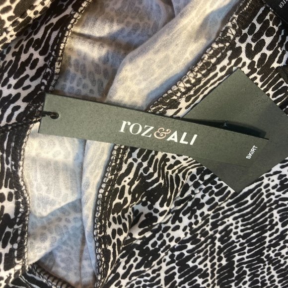 Roz & Ali Black and Cream Abstract Print Maxi Skirt NWT - Picture 6 of 9